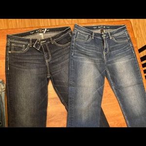 Lot: 2 Pair: Apt.9 Cropped Jeans / Capri’s